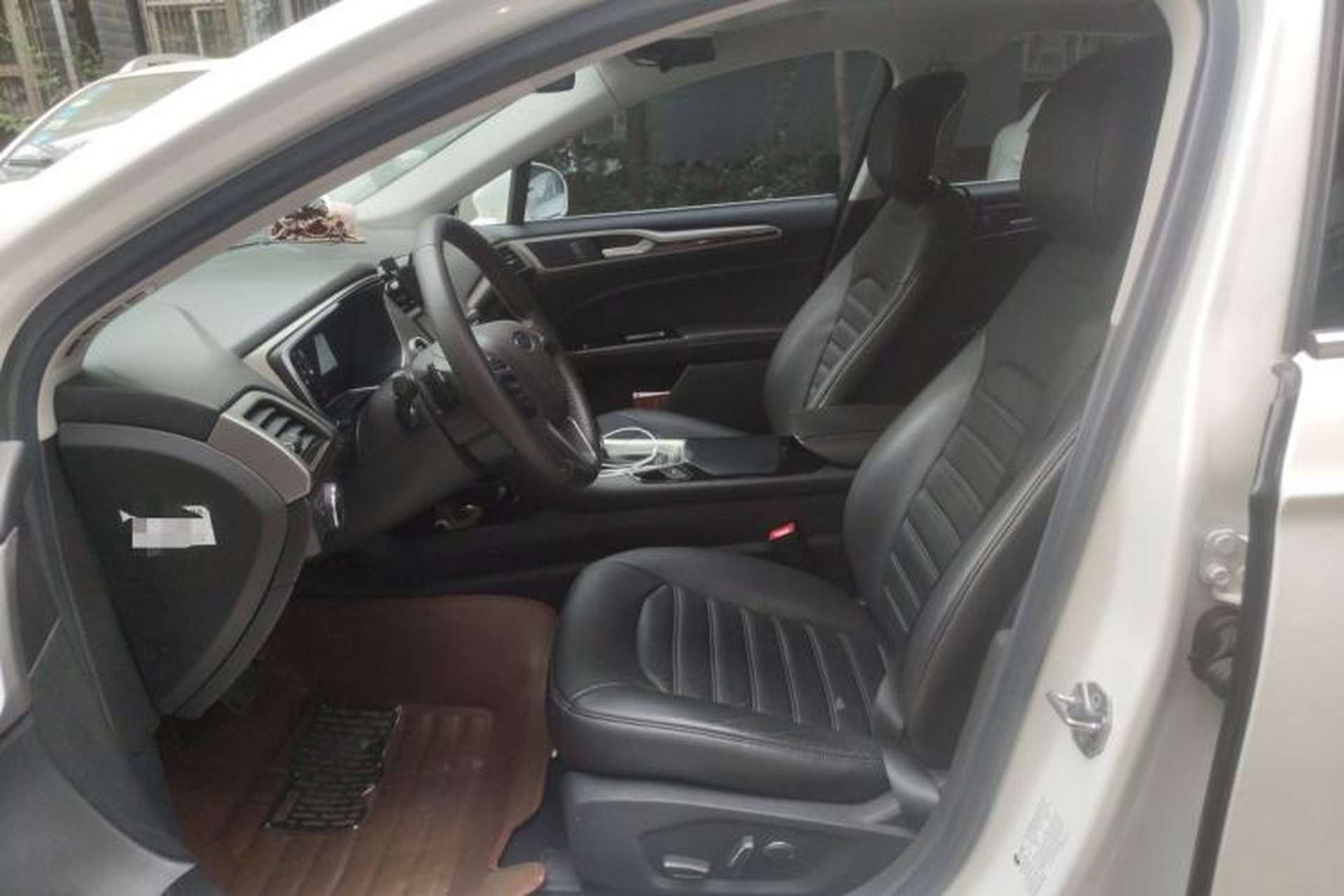 Used Ford Mondeo 2013 2.0L GTDi 200 Luxury Model Left Front Seat