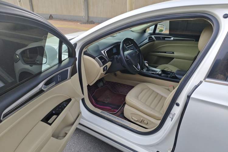 Used Ford Mondeo 2013 2.0L GTDi 200 Luxury Model Left Front Seat
