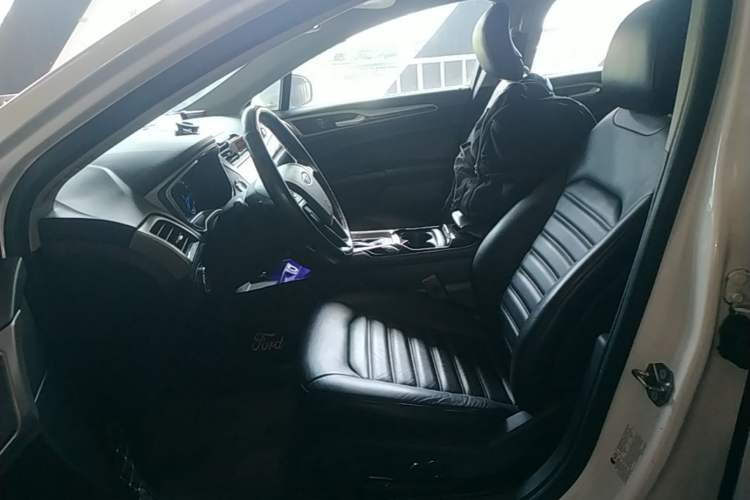 Used Ford Mondeo 2013 2.0L GTDi 200 Fashion Edition Left Front Seat