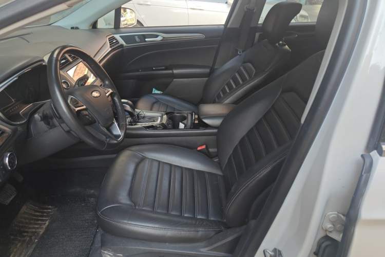 Used Ford Mondeo 2013 2.0L GTDi 200 Luxury Model Left Front Seat