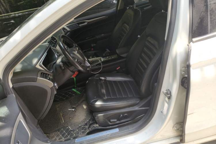 Used Ford Mondeo 2013 2.0L GTDi 200 Fashion Edition Left Front Seat