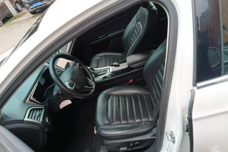 Used Ford Mondeo 2013 2.0L GTDi 200 Luxury Model Left Front Seat