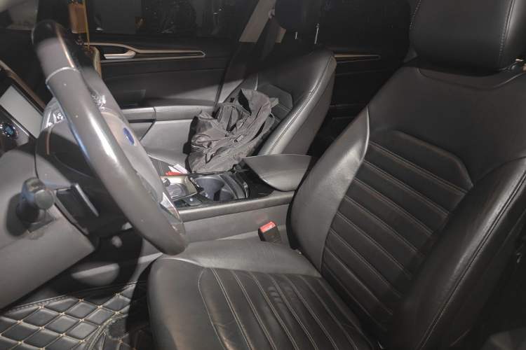 Used Ford Mondeo 2013 2.0L GTDi 200 Luxury Model Left Front Seat