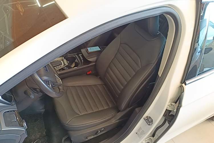 Used Ford Mondeo 2013 2.0L GTDi 200 Fashion Edition Left Front Seat