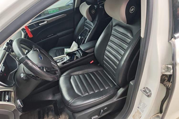 Used Ford Mondeo 2013 2.0L GTDi 200 Luxury Model Left Front Seat
