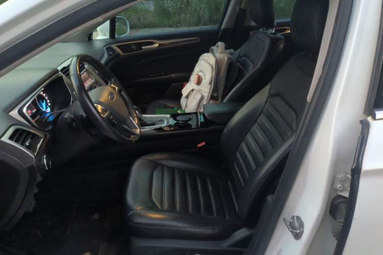 Used Ford Mondeo 2013 2.0L GTDi 200 Fashion Edition Left Front Seat