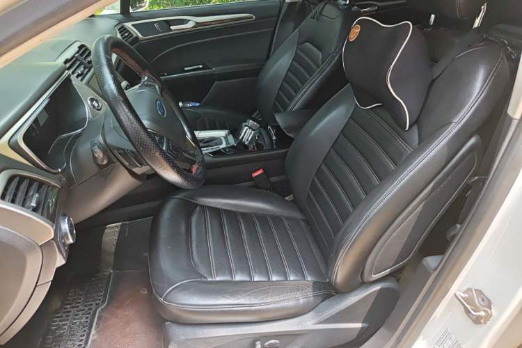 Used Ford Mondeo 2013 2.0L GTDi 200 Luxury Model Left Front Seat