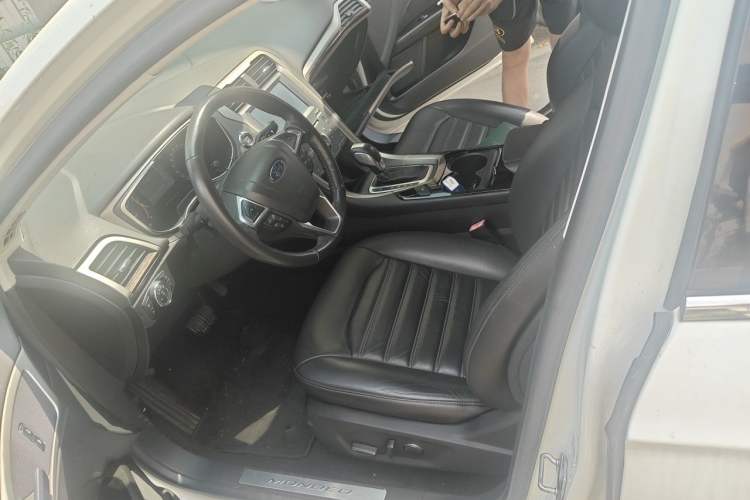 Used Ford Mondeo 2013 2.0L GTDi 200 Fashion Edition Left Front Seat