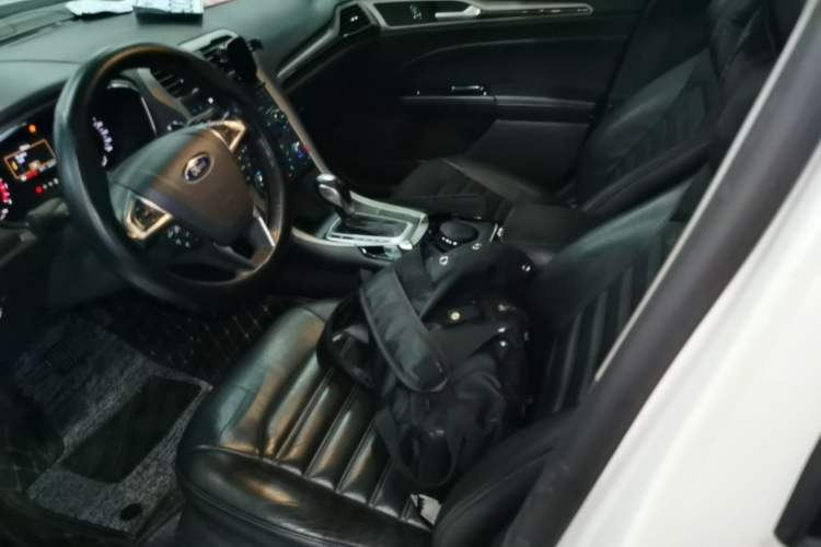 Used Ford Mondeo 2013 2.0L GTDi 200 Fashion Edition Left Front Seat