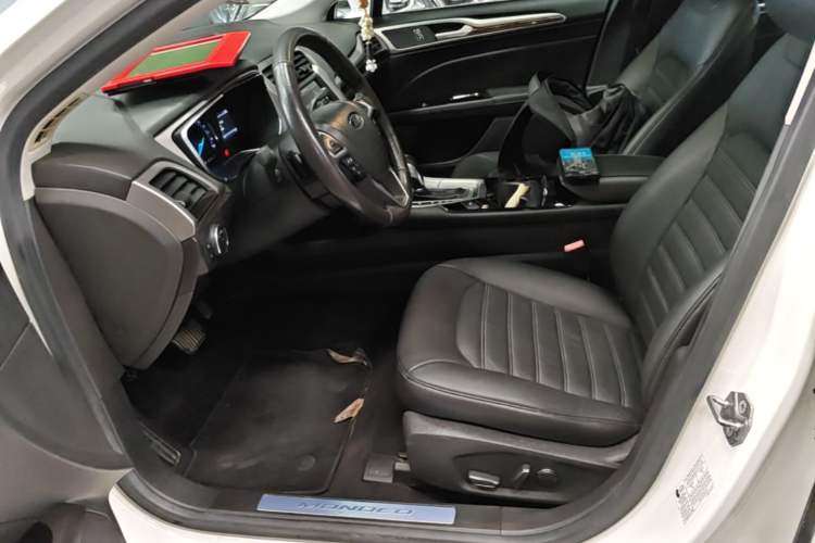 Used Ford Mondeo 2013 2.0L GTDi 200 Luxury Model Left Front Seat