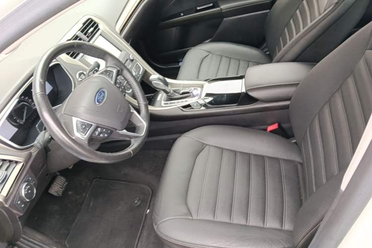 Used Ford Mondeo 2013 2.0L GTDi 200 Luxury Model Left Front Seat