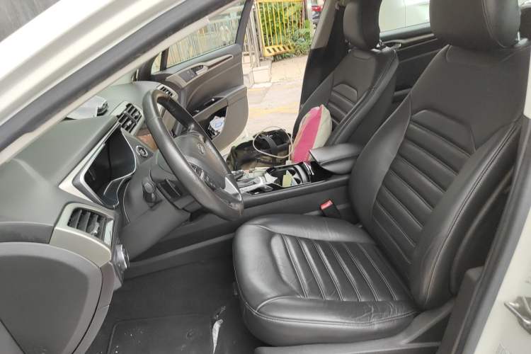 Used Ford Mondeo 2013 2.0L GTDi 200 Luxury Model Left Front Seat