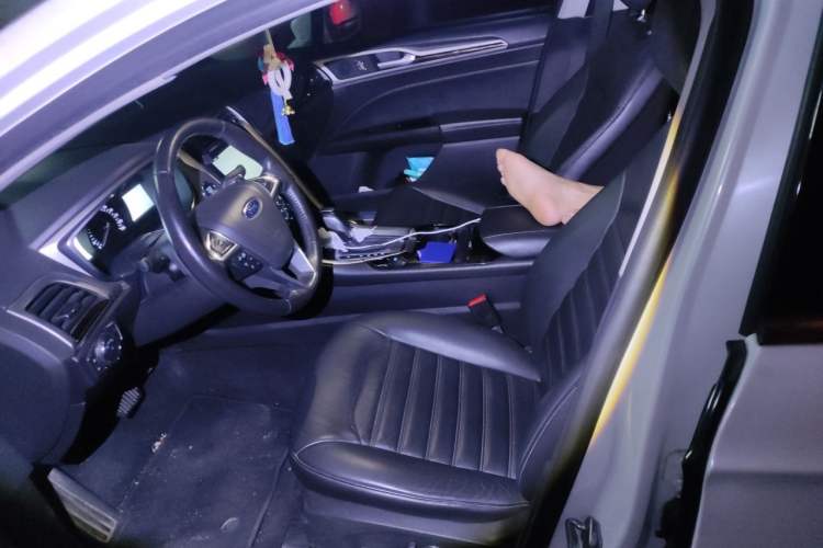 Used Ford Mondeo 2013 2.0L GTDi 200 Luxury Model Left Front Seat