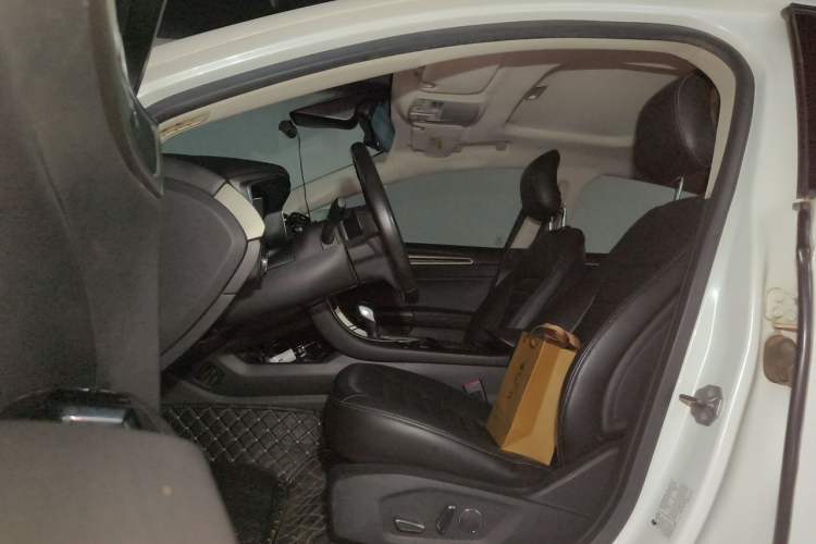 Used Ford Mondeo 2013 2.0L GTDi 200 Luxury Model Left Front Seat