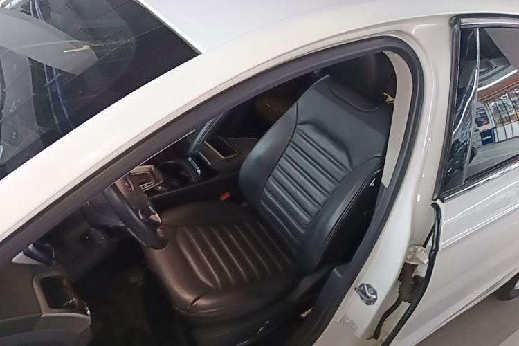 Used Ford Mondeo 2013 2.0L GTDi 200 Fashion Edition Left Front Seat