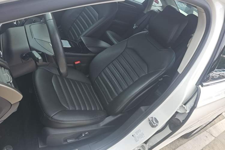 Used Ford Mondeo 2013 2.0L GTDi 200 Luxury Model Left Front Seat