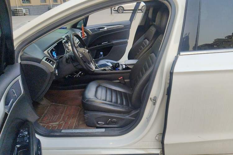 Used Ford Mondeo 2013 2.0L GTDi 200 Fashion Edition Left Front Seat
