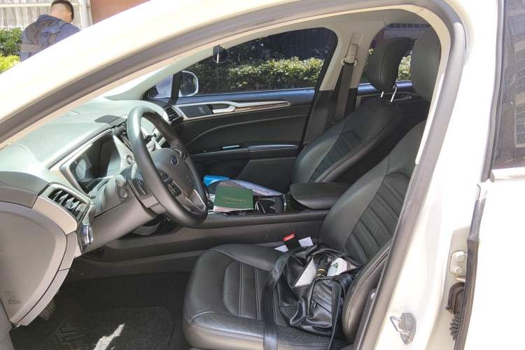 Used Ford Mondeo 2013 2.0L GTDi 200 Luxury Model Left Front Seat