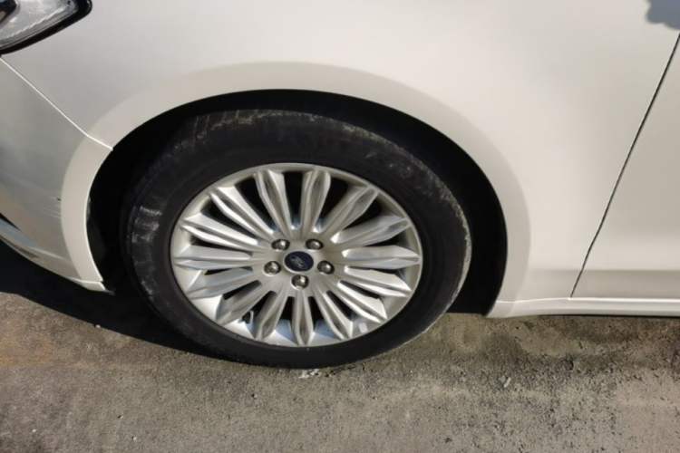Used Ford Mondeo 2013 2.0L GTDi 200 Fashion Edition Left Front Wheel Hub