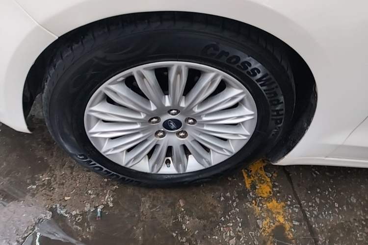 Used Ford Mondeo 2013 2.0L GTDi 200 Luxury Model Left Front Wheel Hub