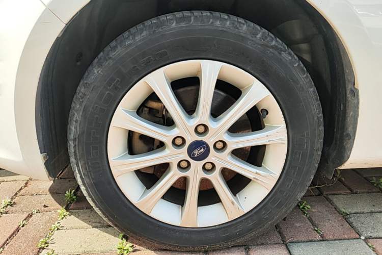 Used Ford Mondeo 2013 2.3L Fashion Edition Left Front Wheel Hub