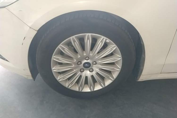 Used Ford Mondeo 2013 2.0L GTDi 200 Fashion Edition Left Front Wheel Hub