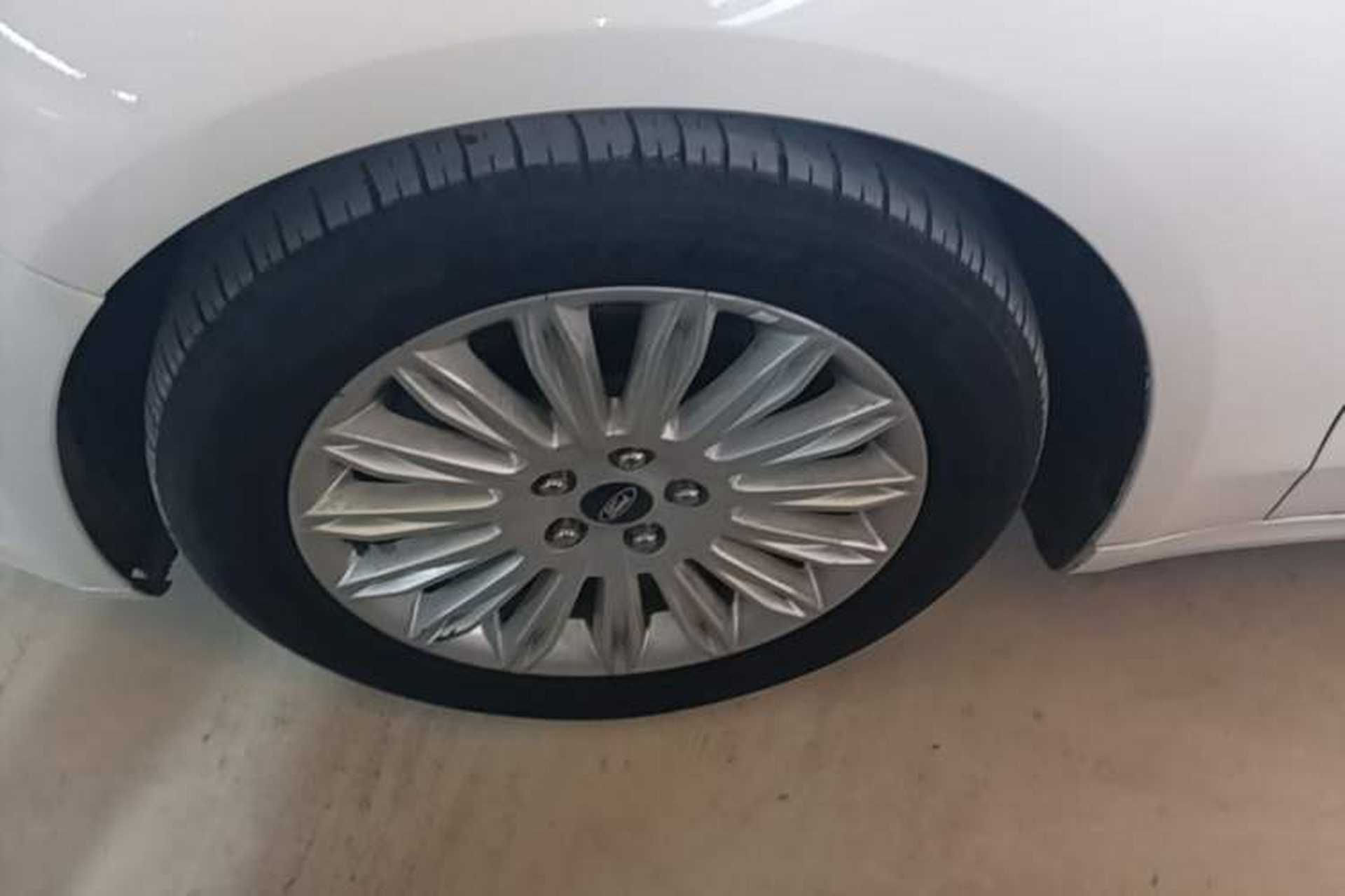 Used Ford Mondeo 2013 2.0L GTDi 200 Fashion Edition Left Front Wheel Hub