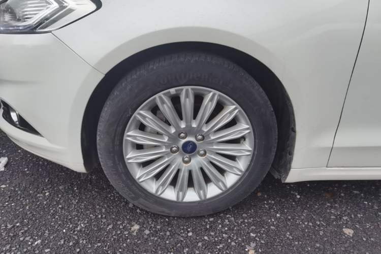 Used Ford Mondeo 2013 2.0L GTDi 200 Fashion Edition Left Front Wheel Hub