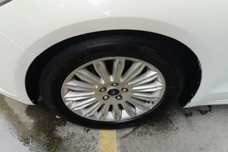 Used Ford Mondeo 2013 2.0L GTDi 200 Fashion Edition Left Front Wheel Hub