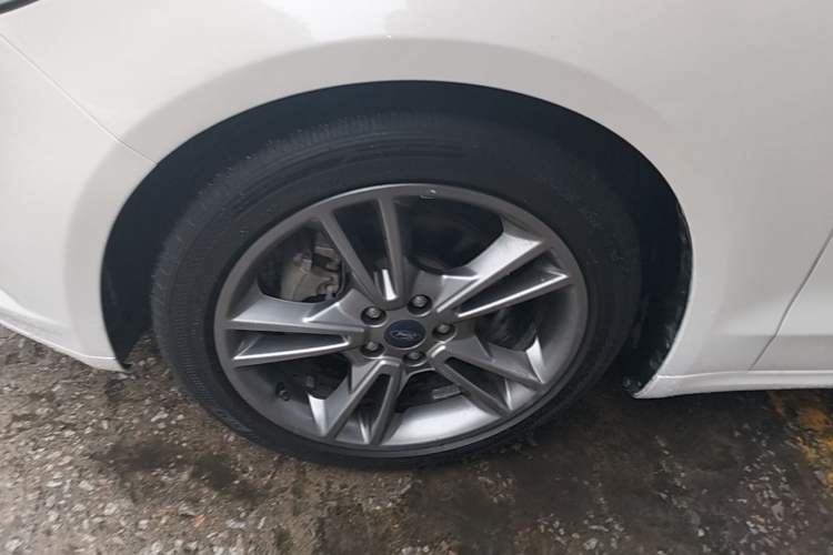 Used Ford Mondeo 2013 2.0L GTDi240 Luxury Sport Model Left Front Wheel Hub