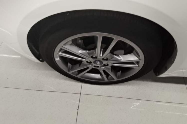 Used Ford Mondeo 2013 2.0L GTDi240 Luxury Sport Model Left Front Wheel Hub