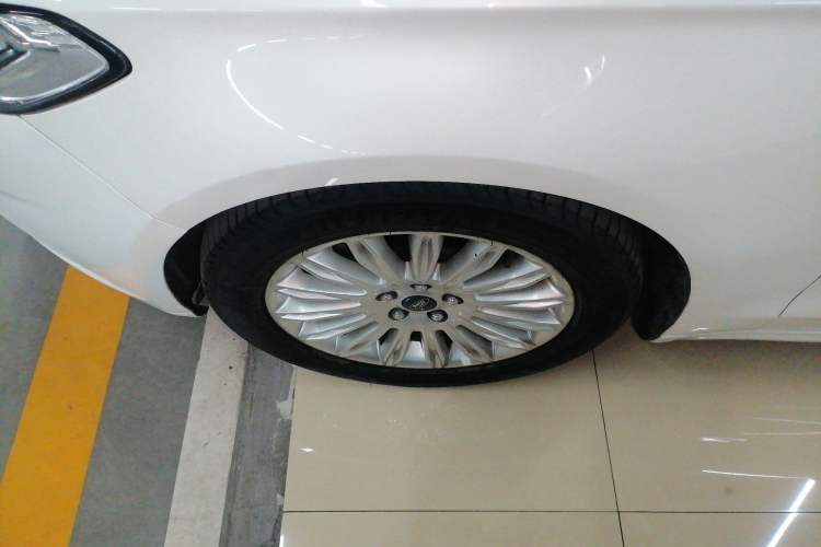 Used Ford Mondeo 2013 2.0L GTDi 200 Luxury Model Left Front Wheel Hub