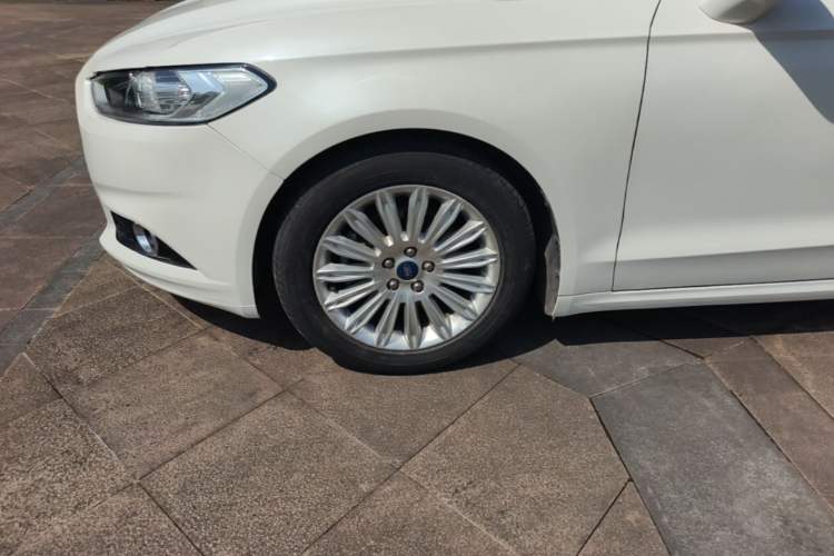 Used Ford Mondeo 2013 2.0L GTDi 200 Fashion Edition Left Front Wheel Hub