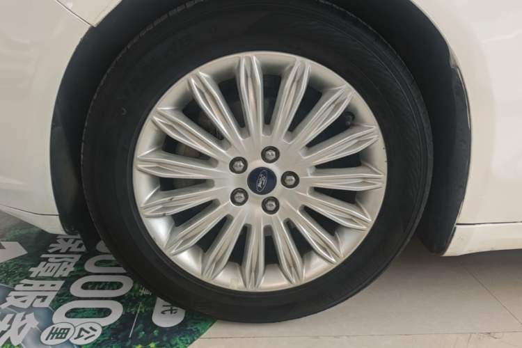 Used Ford Mondeo 2013 2.0L GTDi 200 Fashion Edition Left Front Wheel Hub