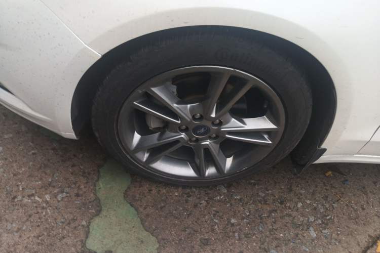 Used Ford Mondeo 2013 2.0L GTDi240 Luxury Sport Model Left Front Wheel Hub