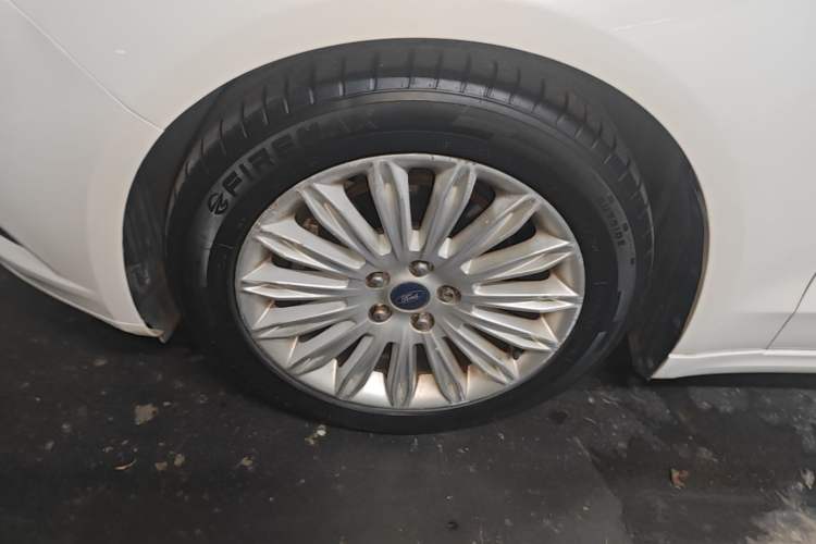 Used Ford Mondeo 2013 2.0L GTDi 200 Luxury Model Left Front Wheel Hub