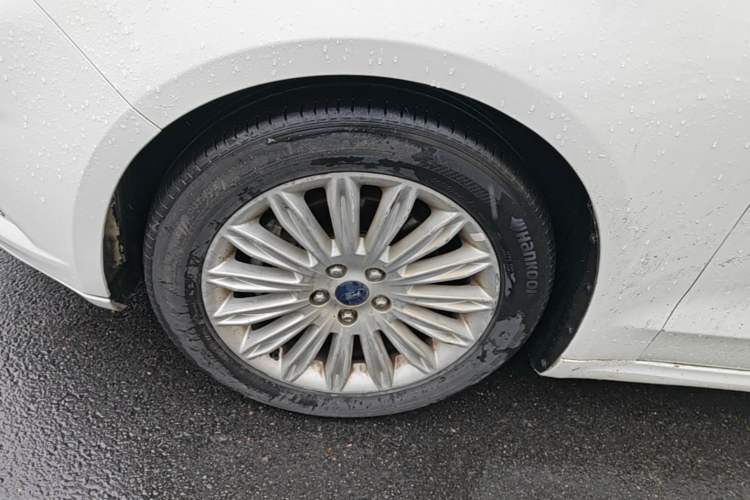 Used Ford Mondeo 2013 2.0L GTDi 200 Fashion Edition Left Front Wheel Hub