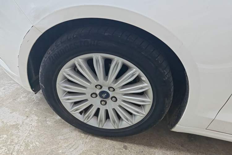 Used Ford Mondeo 2013 2.0L GTDi 200 Fashion Edition Left Front Wheel Hub