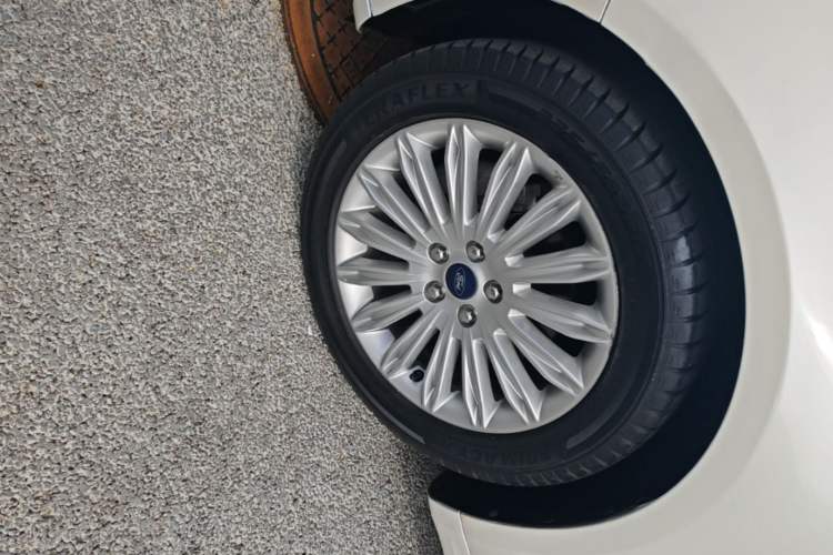 Used Ford Mondeo 2013 2.0L GTDi 200 Luxury Model Left Front Wheel Hub