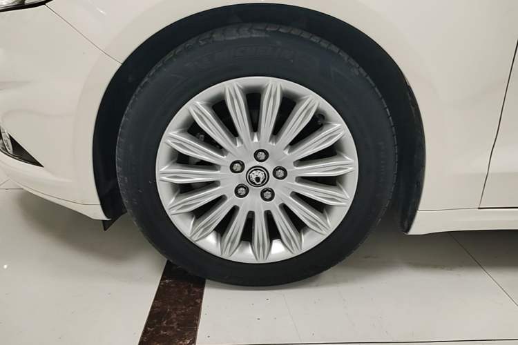 Used Ford Mondeo 2013 2.0L GTDi 200 Luxury Model Left Front Wheel Hub