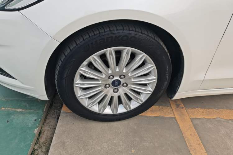Used Ford Mondeo 2013 2.0L GTDi 200 Luxury Model Left Front Wheel Hub