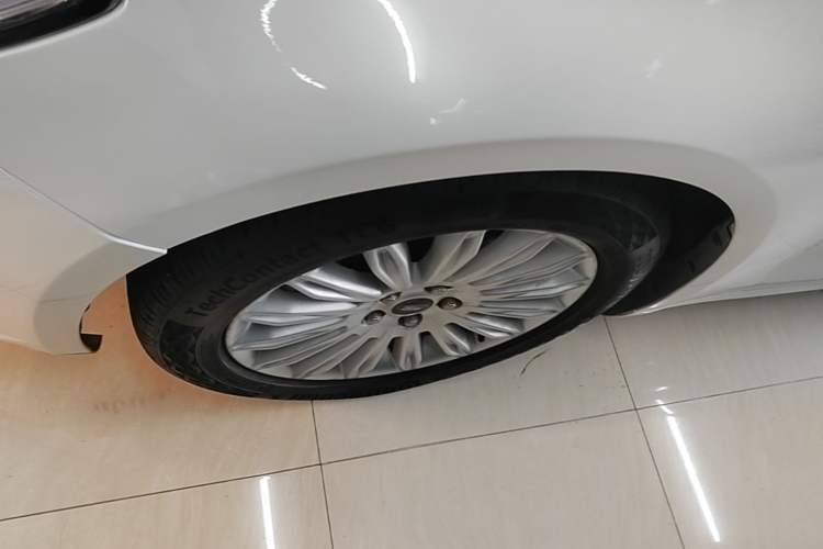 Used Ford Mondeo 2013 2.0L GTDi 200 Fashion Edition Left Front Wheel Hub