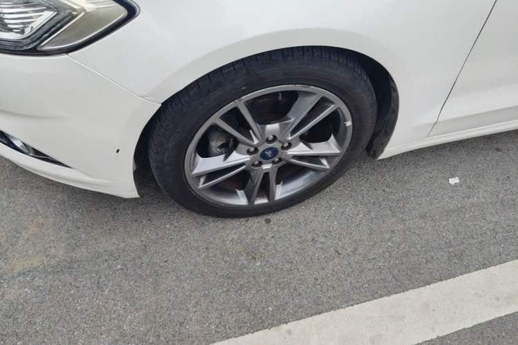 Used Ford Mondeo 2013 2.0L GTDi240 Luxury Sport Model Left Front Wheel Hub