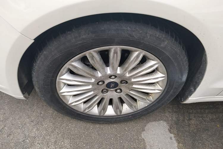 Used Ford Mondeo 2013 2.0L GTDi 200 Luxury Model Left Front Wheel Hub