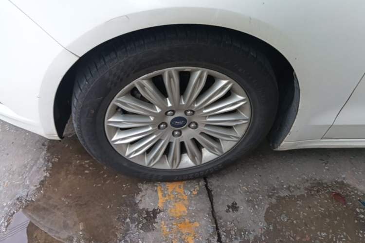Used Ford Mondeo 2013 2.0L GTDi 200 Luxury Model Left Front Wheel Hub
