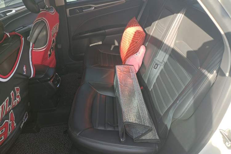 Used Ford Mondeo 2013 2.0L GTDi 200 Luxury Model Left Rear Seat