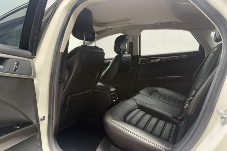 Used Ford Mondeo 2013 2.0L GTDi 200 Fashion Edition Left Rear Seat