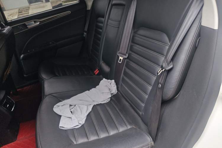 Used Ford Mondeo 2013 2.0L GTDi 200 Fashion Edition Left Rear Seat