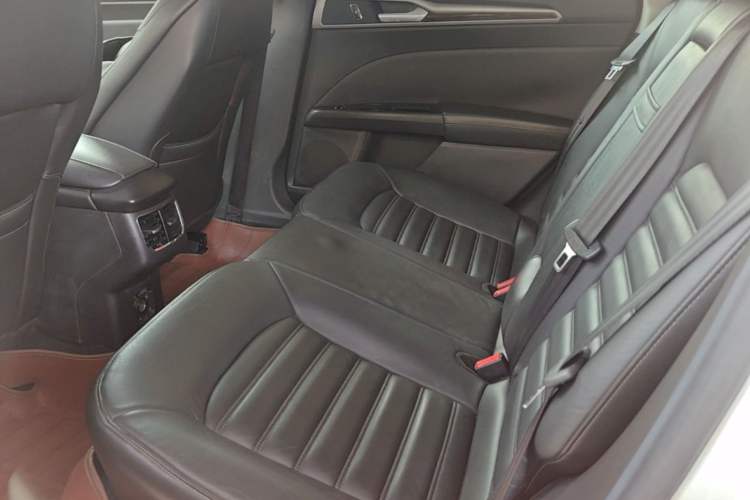 Used Ford Mondeo 2013 2.0L GTDi 200 Luxury Model Left Rear Seat