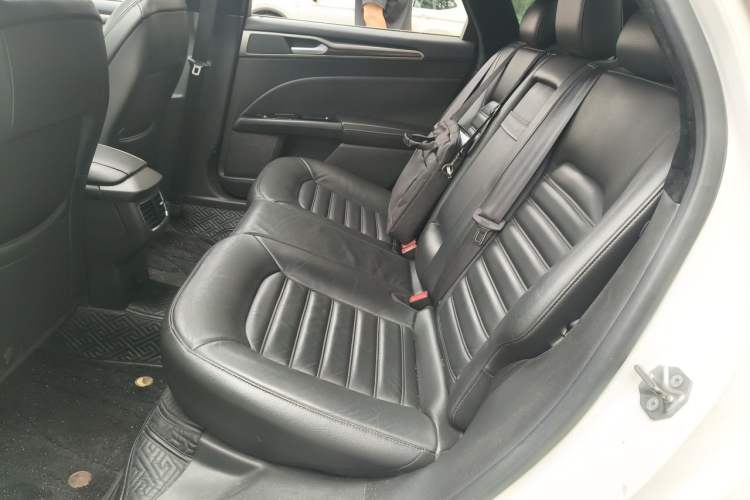 Used Ford Mondeo 2013 2.0L GTDi 200 Fashion Edition Left Rear Seat